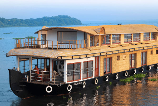 Premium Houseboat